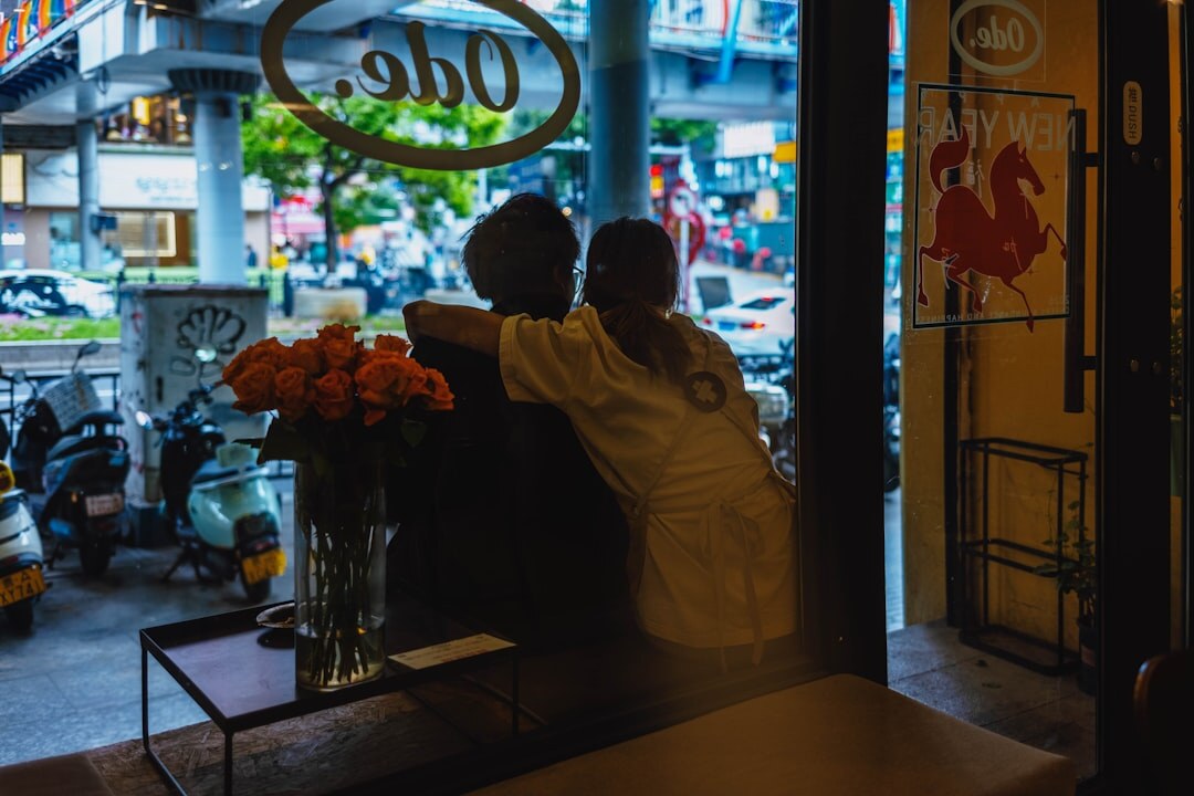 celebrity couple cafe meeting